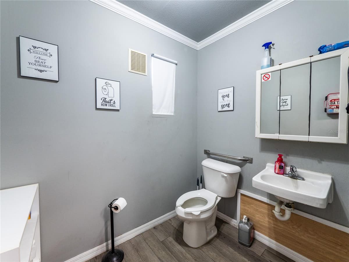 3001 PINE AVENUE — photo 9 of 20