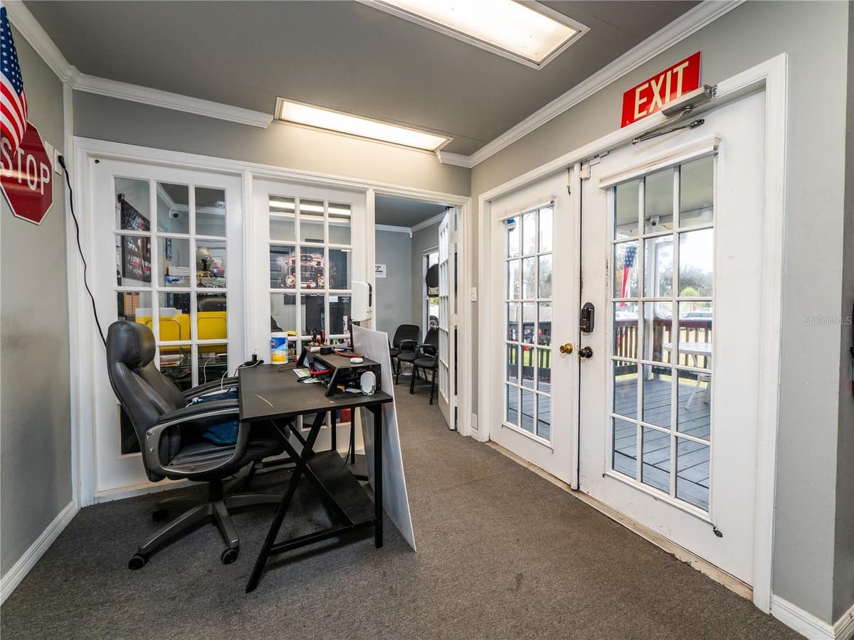 3001 PINE AVENUE — photo 4 of 20