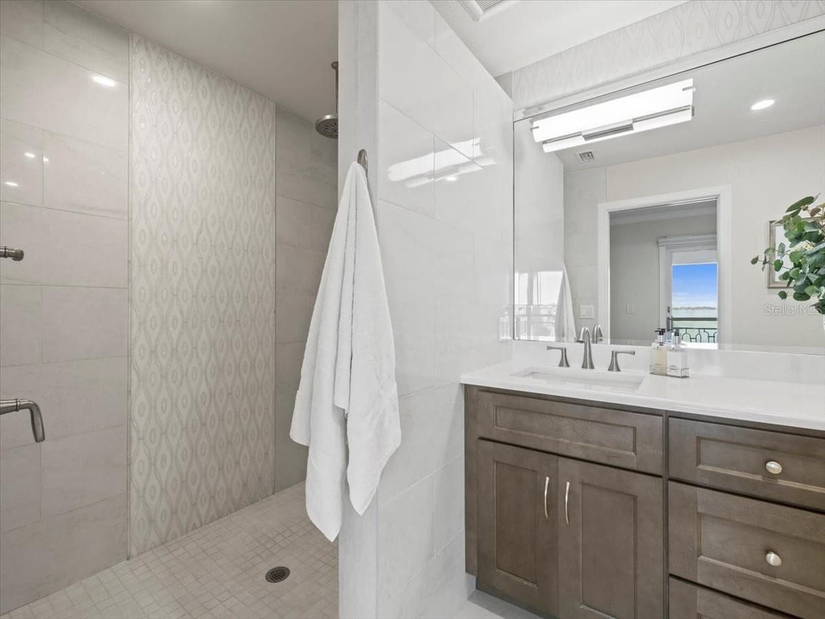 2087 EDGEWATER DRIVE — photo 52 of 79