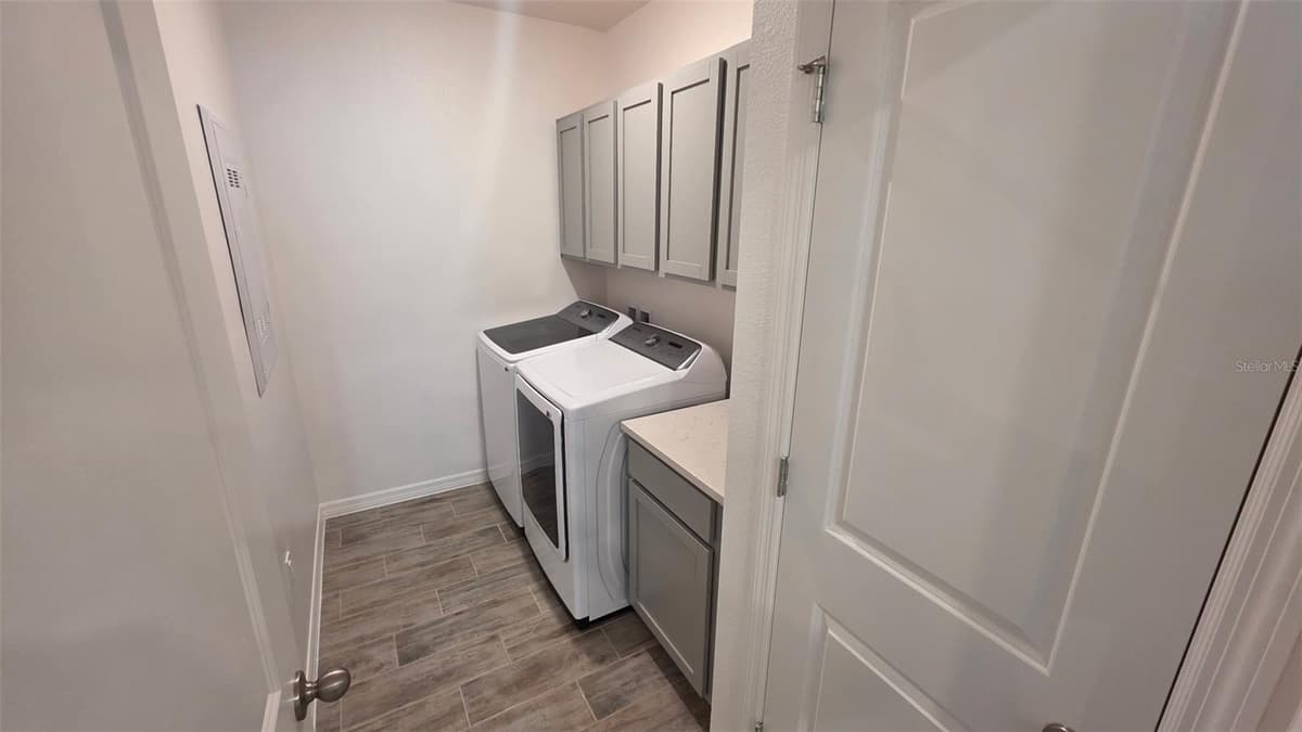 5535 MADDIE DRIVE — photo 5 of 12