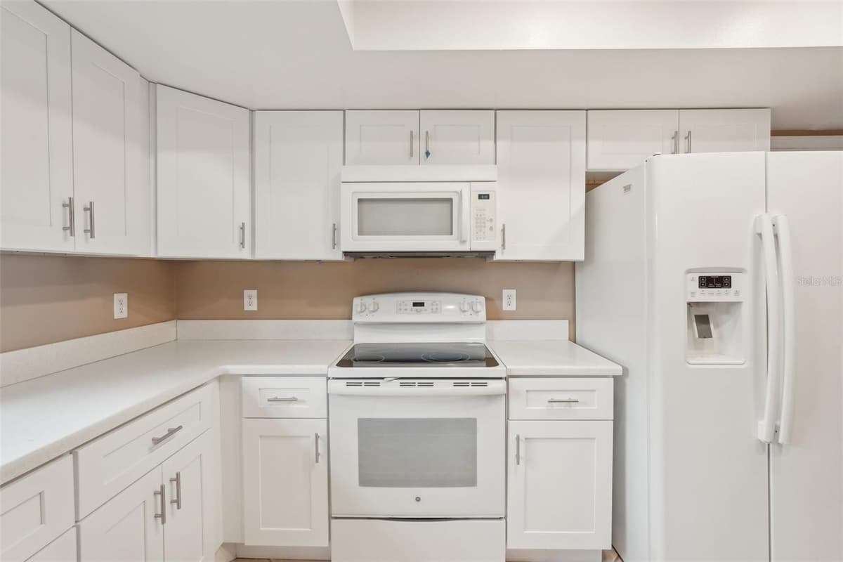 2529 LANCASTER DRIVE — photo 10 of 57