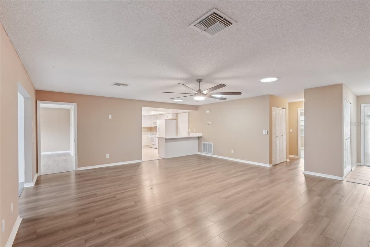 2529 LANCASTER DRIVE — photo 5 of 57