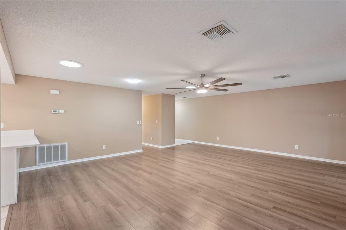 2529 LANCASTER DRIVE — photo 6 of 57