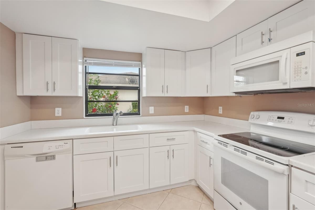 2529 LANCASTER DRIVE — photo 11 of 57