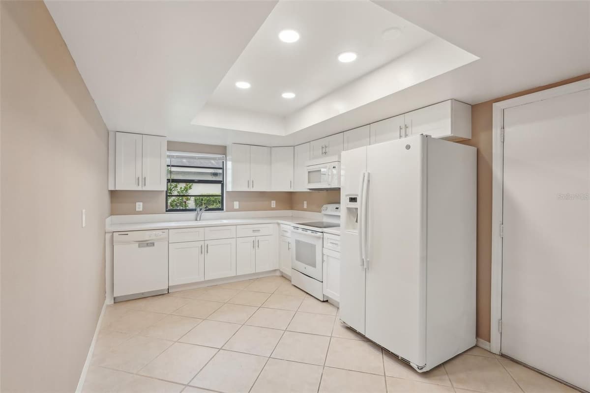 2529 LANCASTER DRIVE — photo 9 of 57