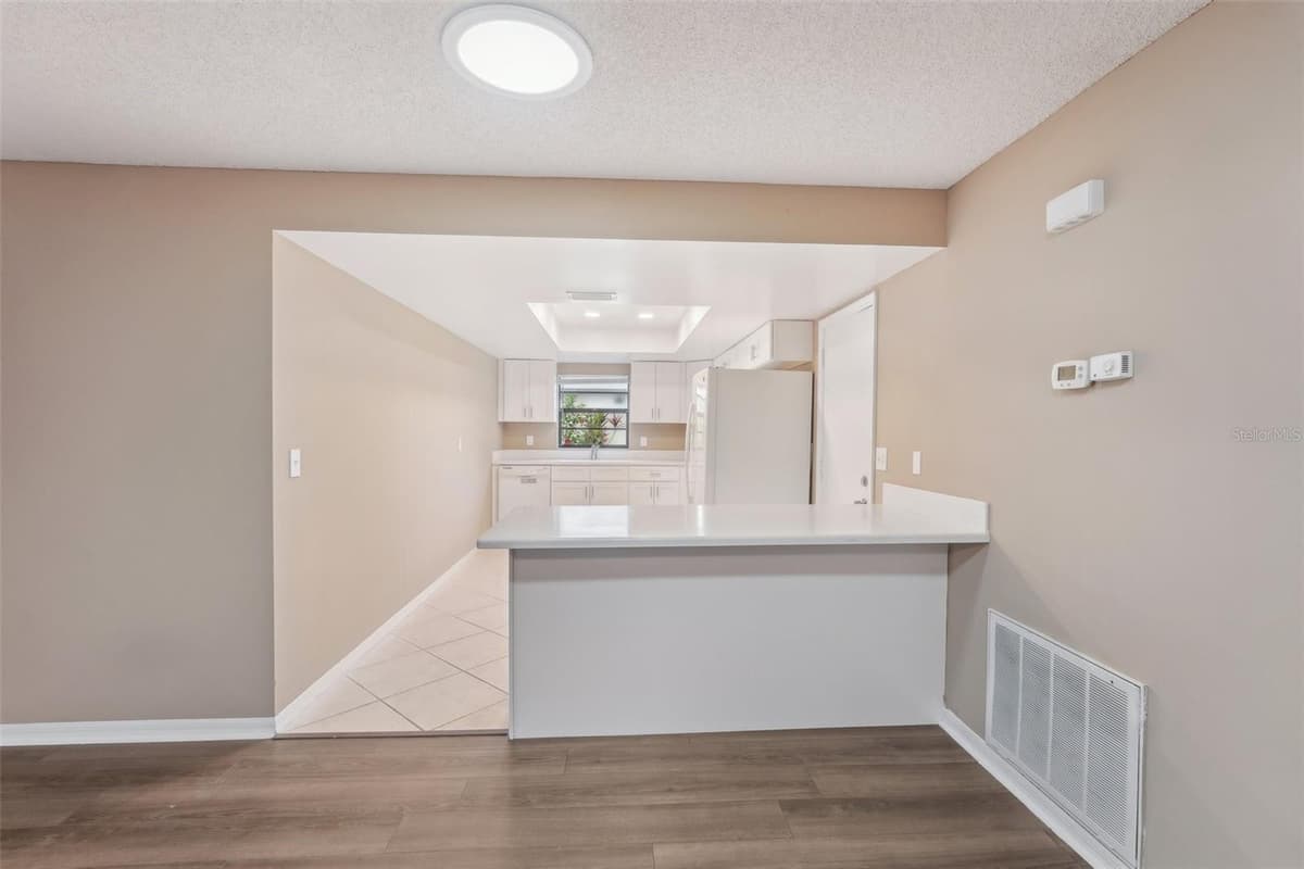 2529 LANCASTER DRIVE — photo 8 of 57