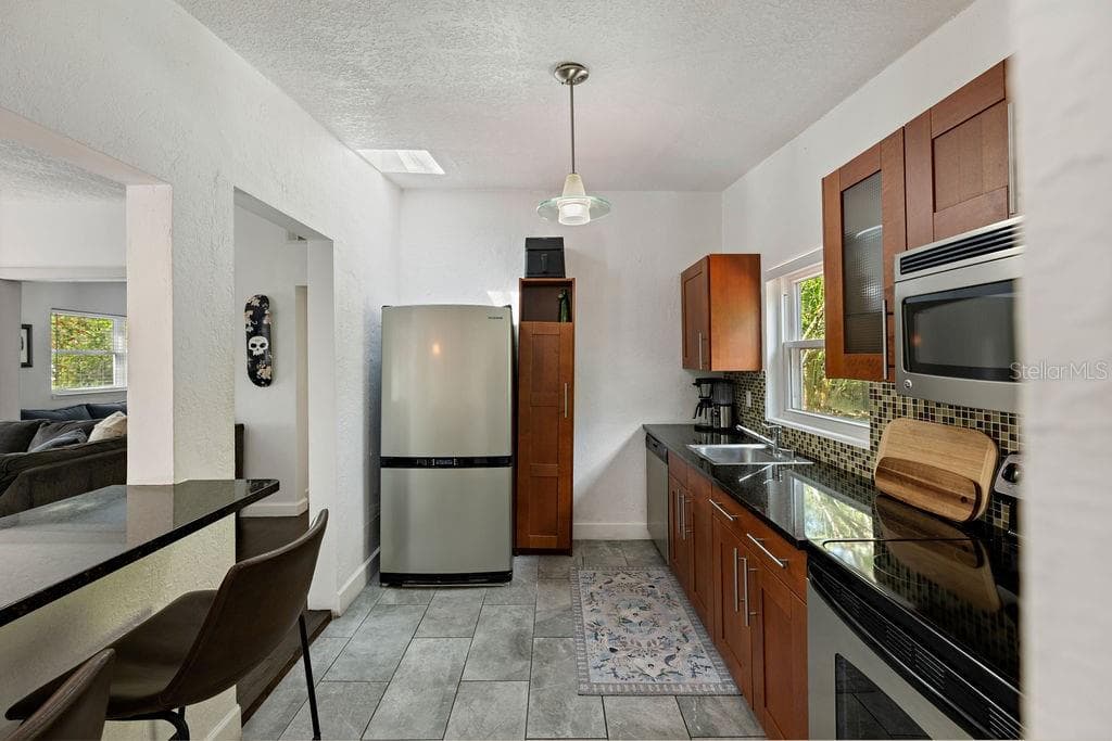 2501 WEBER STREET — photo 14 of 40