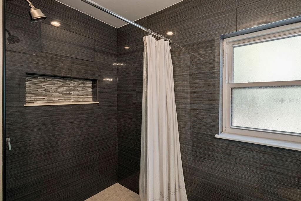 2501 WEBER STREET — photo 19 of 40
