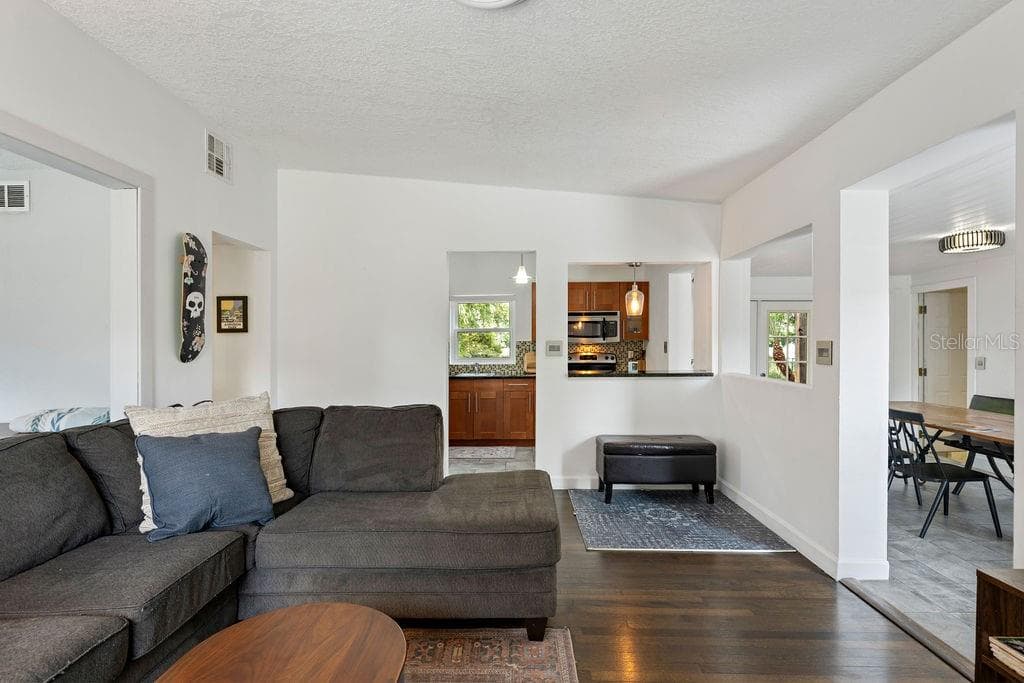 2501 WEBER STREET — photo 10 of 40