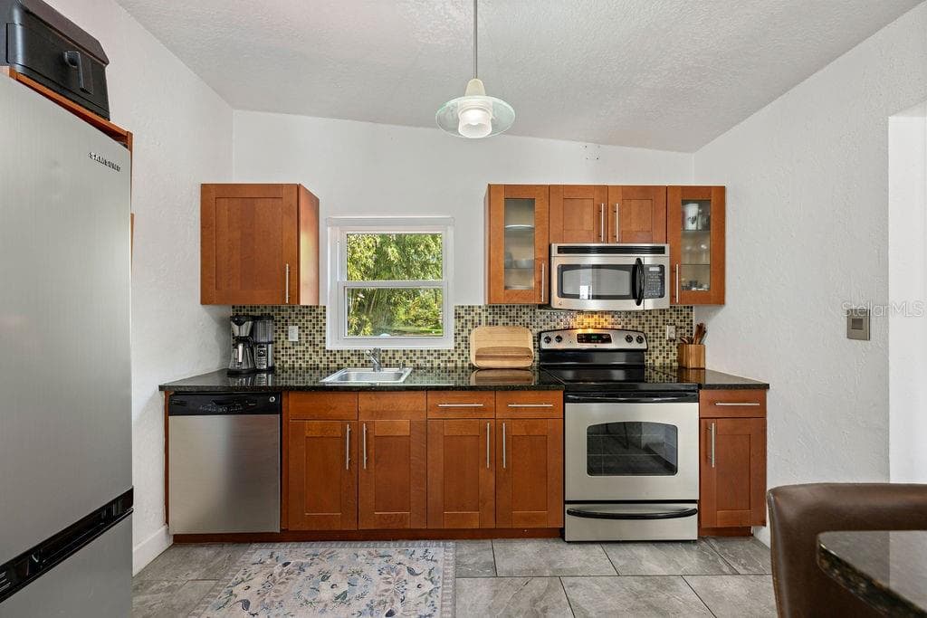 2501 WEBER STREET — photo 12 of 40