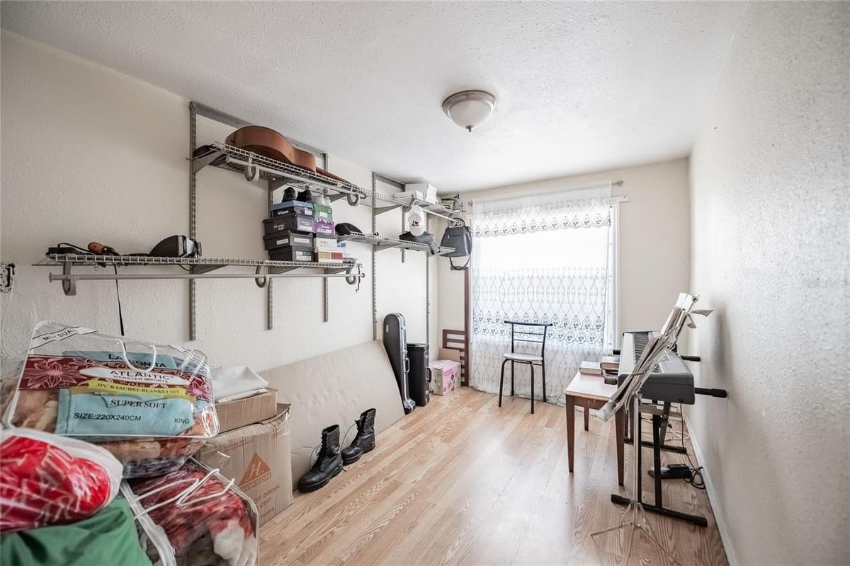 1048 ROSELLE AVENUE — photo 14 of 33