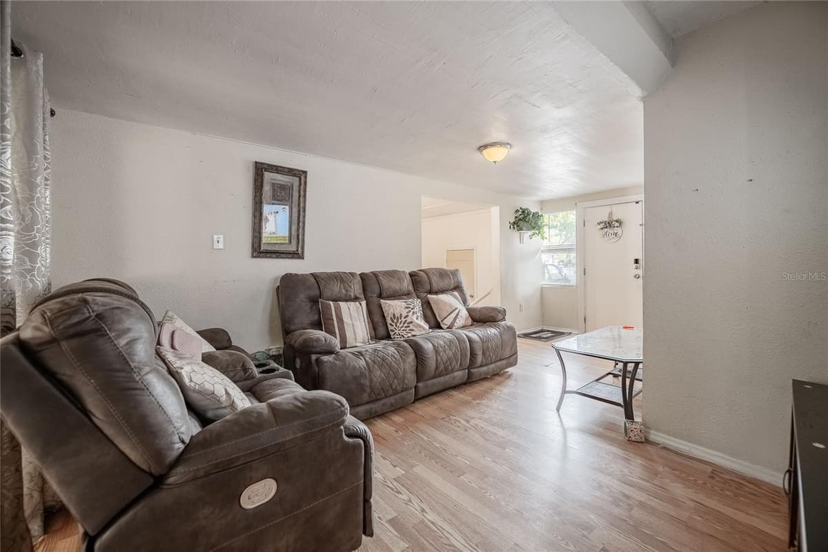 1048 ROSELLE AVENUE — photo 15 of 33