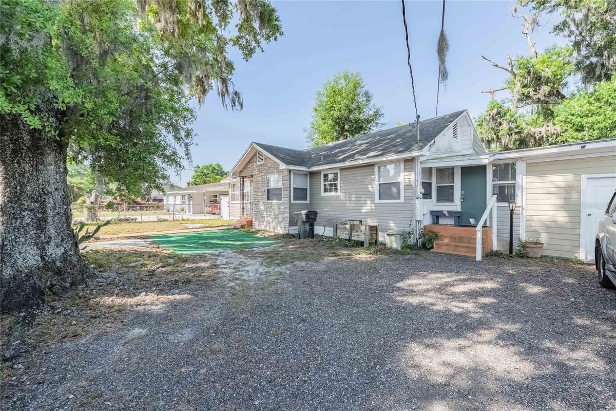 1048 ROSELLE AVENUE — photo 29 of 33