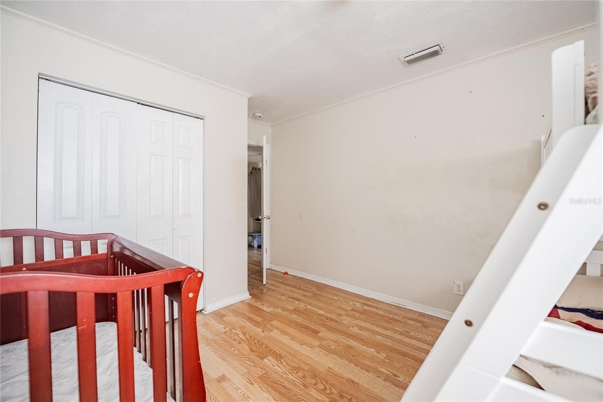 1048 ROSELLE AVENUE — photo 20 of 33