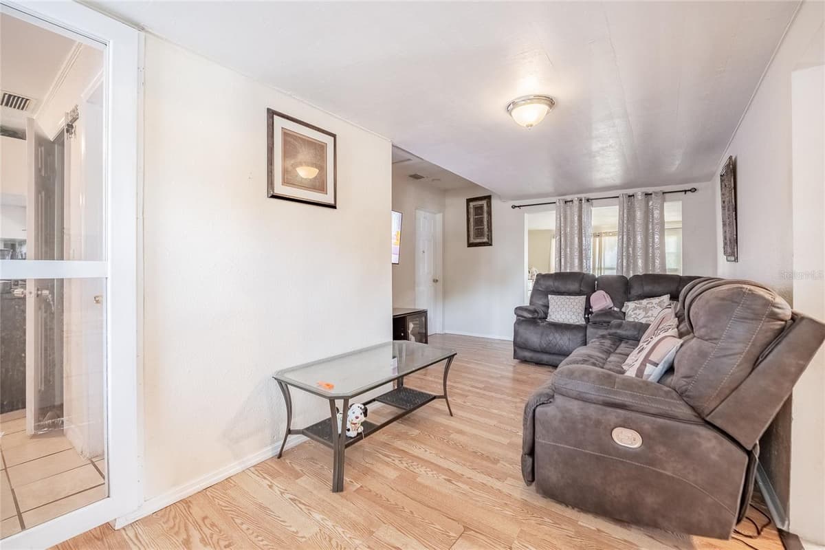 1048 ROSELLE AVENUE — photo 16 of 33