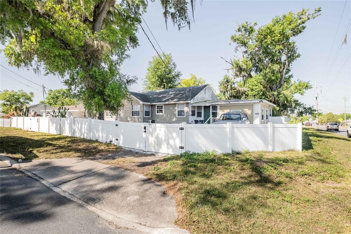 1048 ROSELLE AVENUE — photo 28 of 33