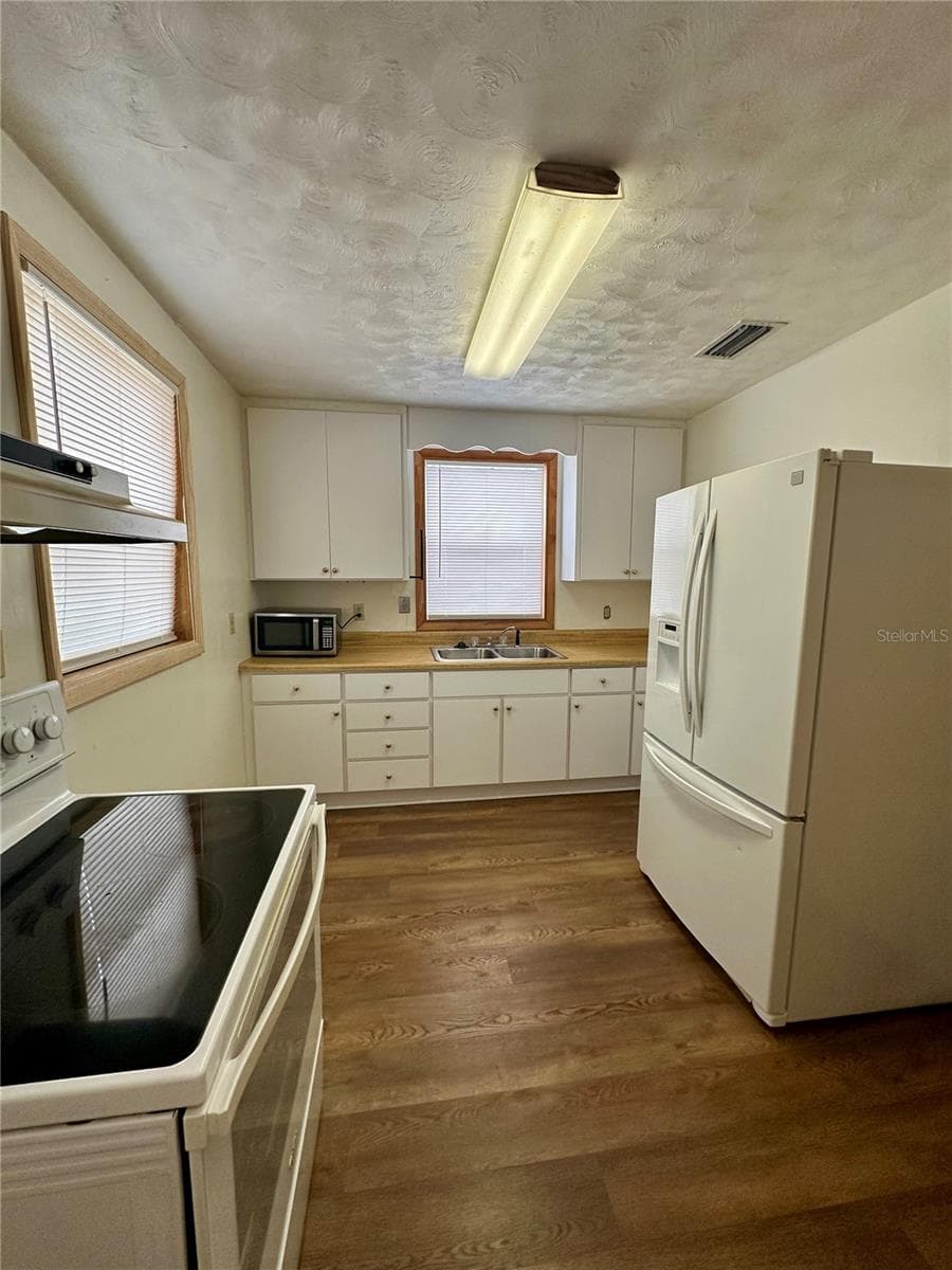 520 5TH AVENUE — photo 2 of 54