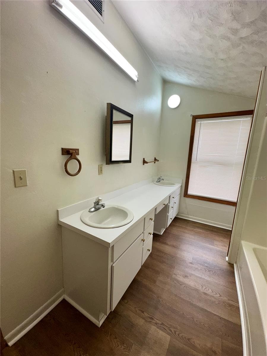 520 5TH AVENUE — photo 9 of 54