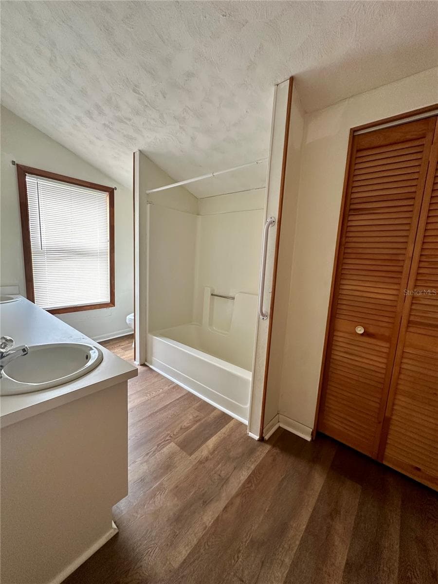 520 5TH AVENUE — photo 8 of 54