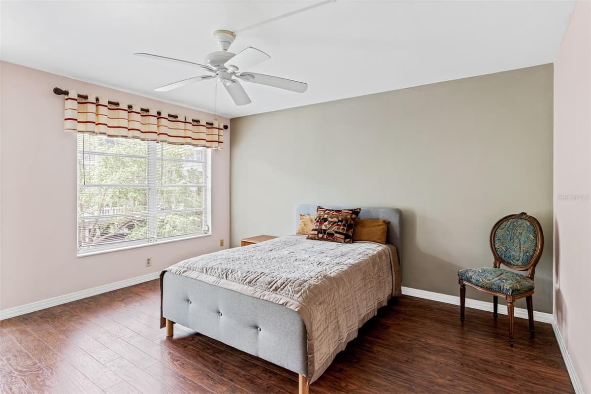 147 BLUFF VIEW DRIVE — photo 16 of 48
