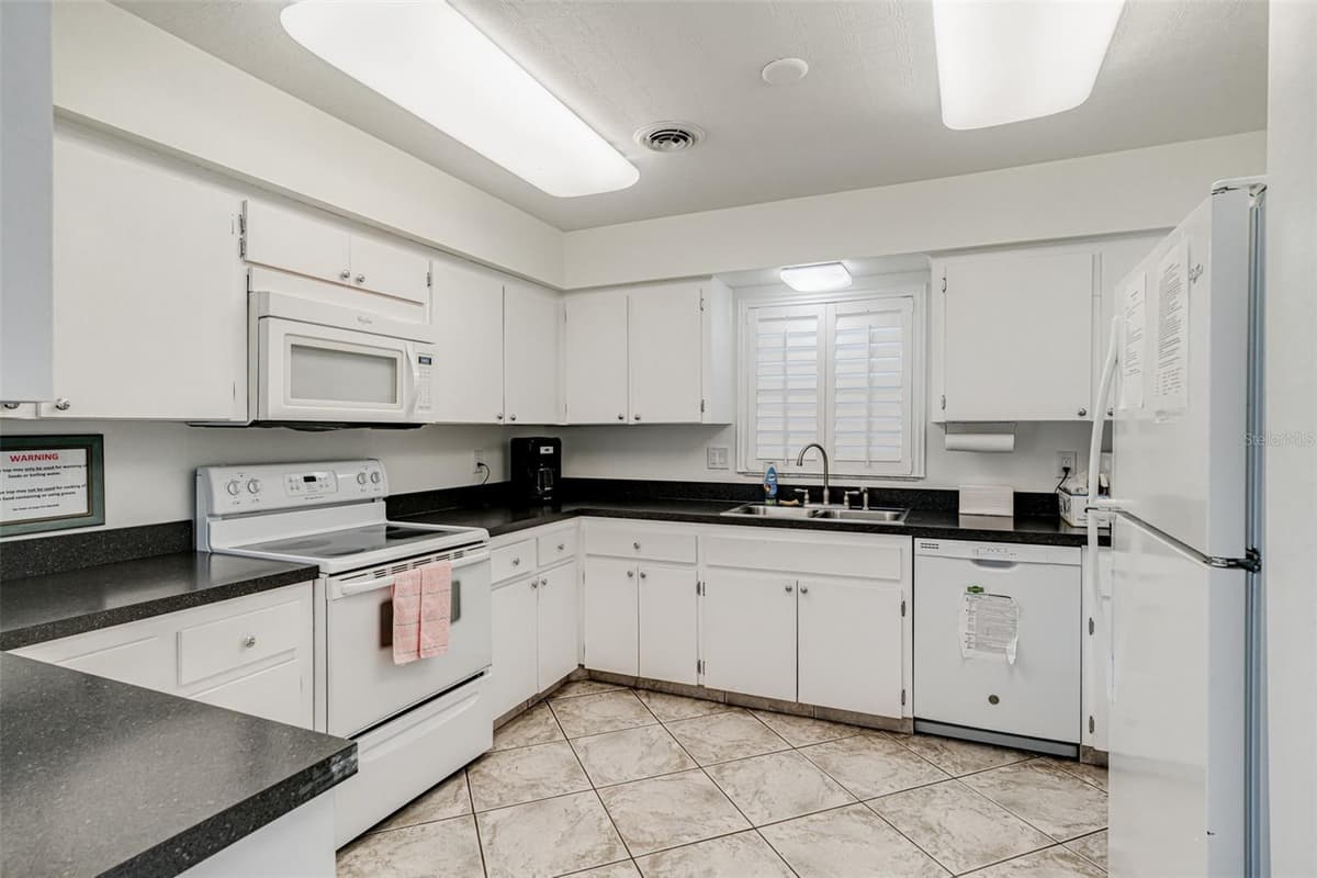 147 BLUFF VIEW DRIVE — photo 41 of 48