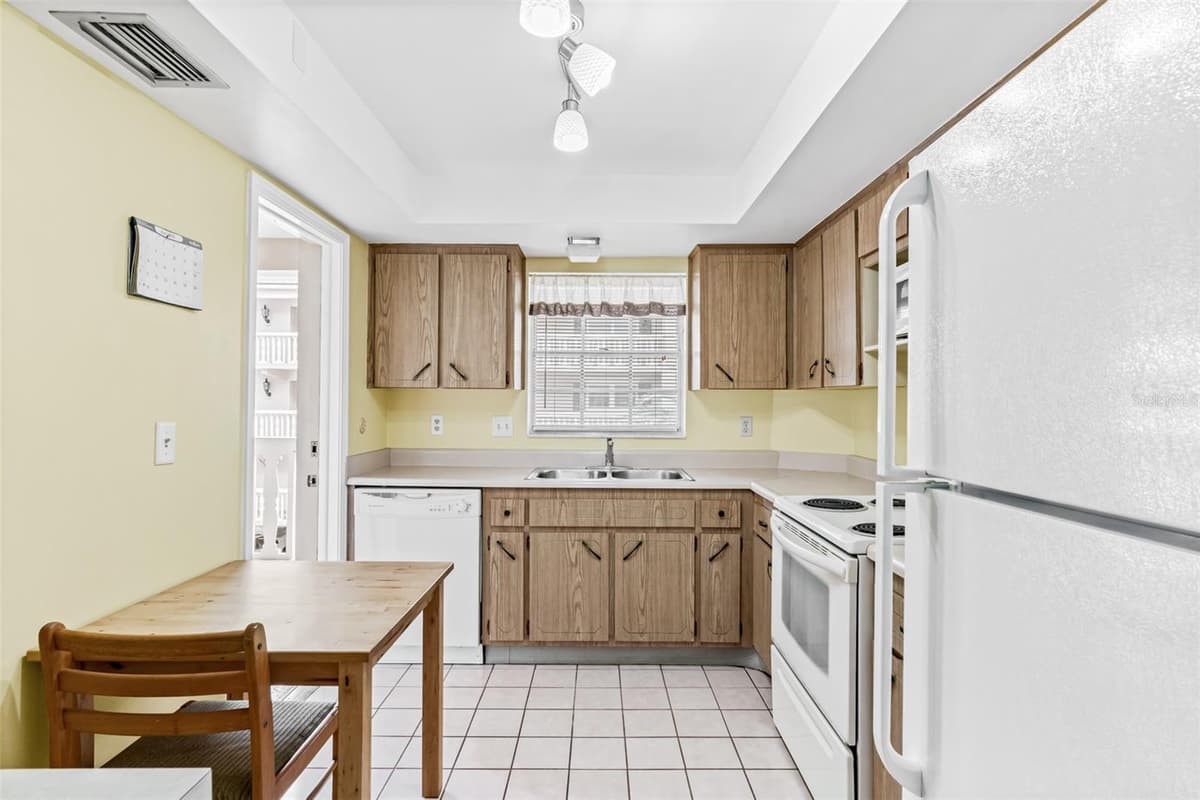 147 BLUFF VIEW DRIVE — photo 13 of 48