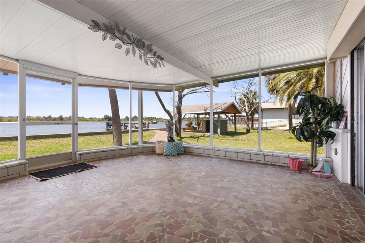 2260 JOHN ANDERSON DRIVE — photo 23 of 84