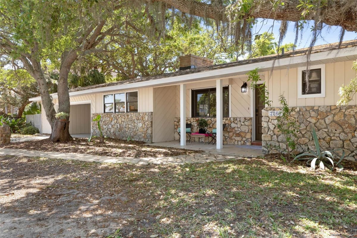 2260 JOHN ANDERSON DRIVE — photo 10 of 84