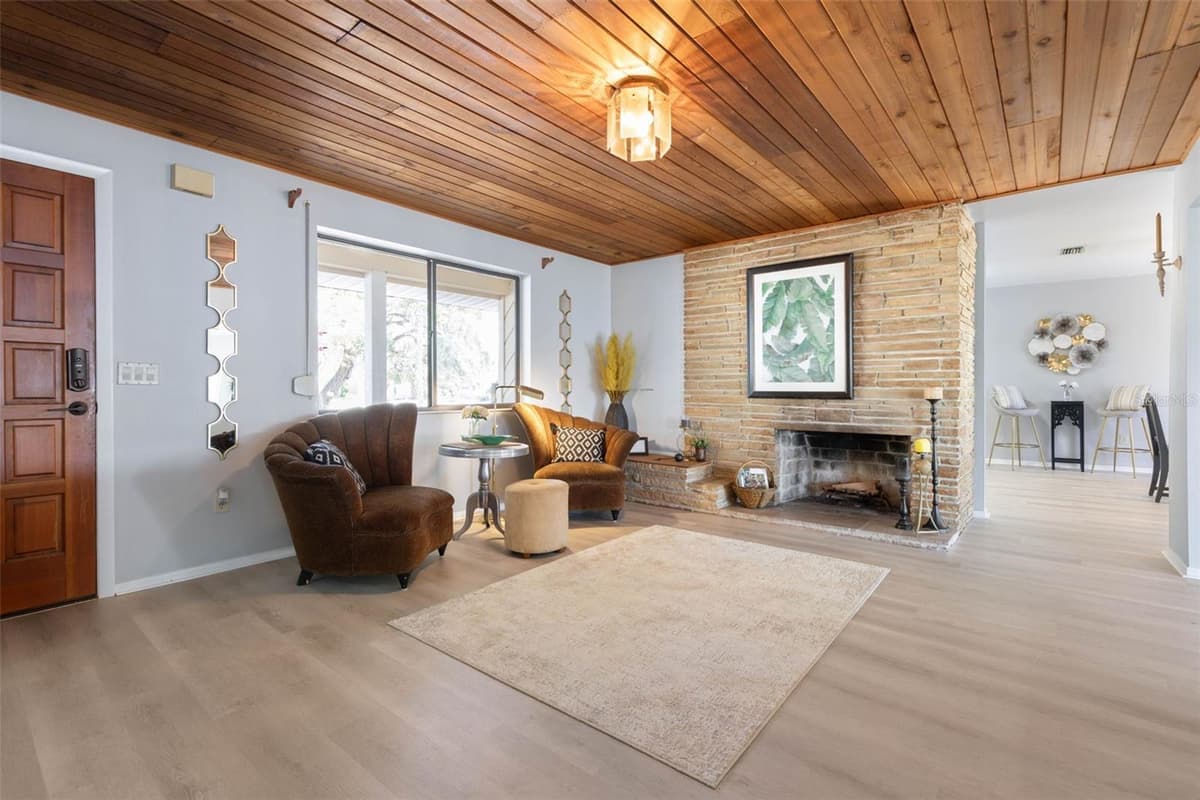 2260 JOHN ANDERSON DRIVE — photo 14 of 84