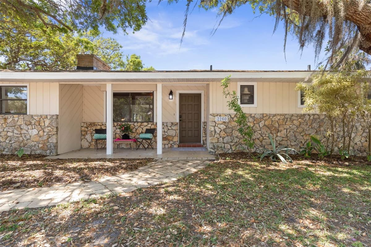 2260 JOHN ANDERSON DRIVE — photo 13 of 84
