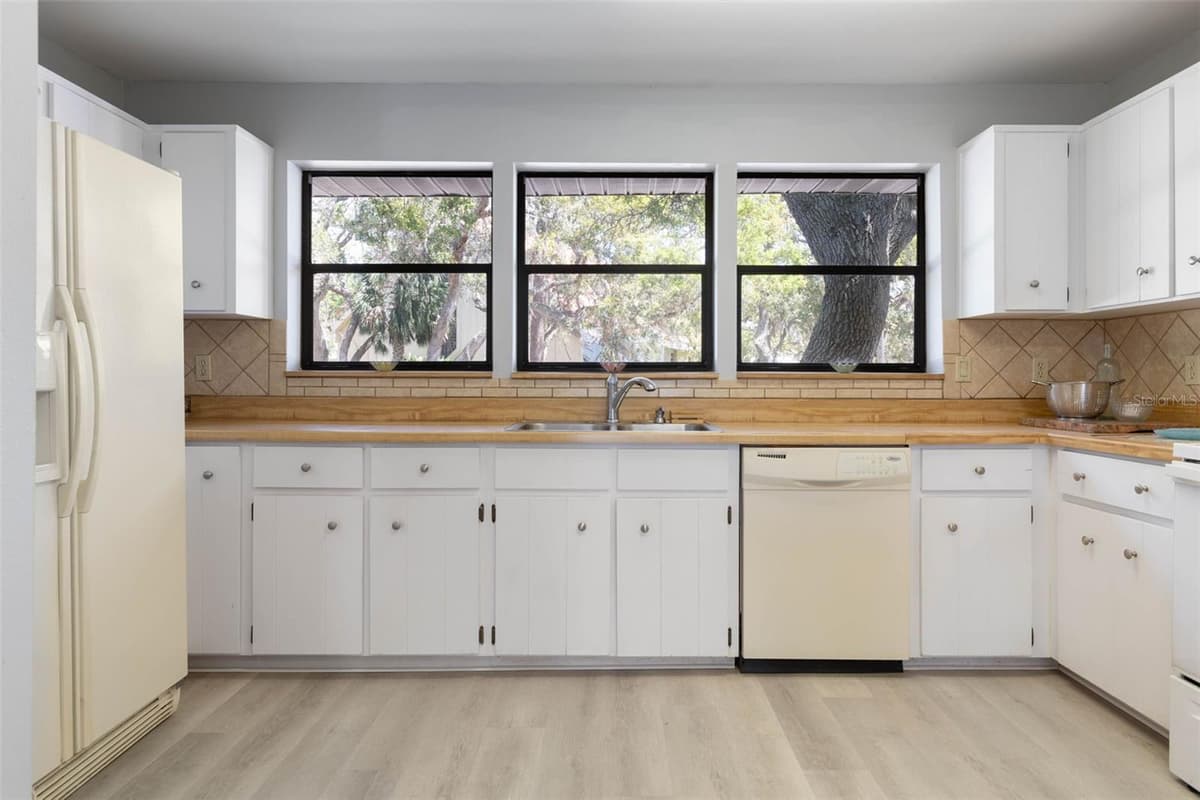 2260 JOHN ANDERSON DRIVE — photo 30 of 84