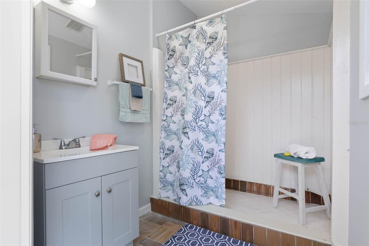 2260 JOHN ANDERSON DRIVE — photo 49 of 84