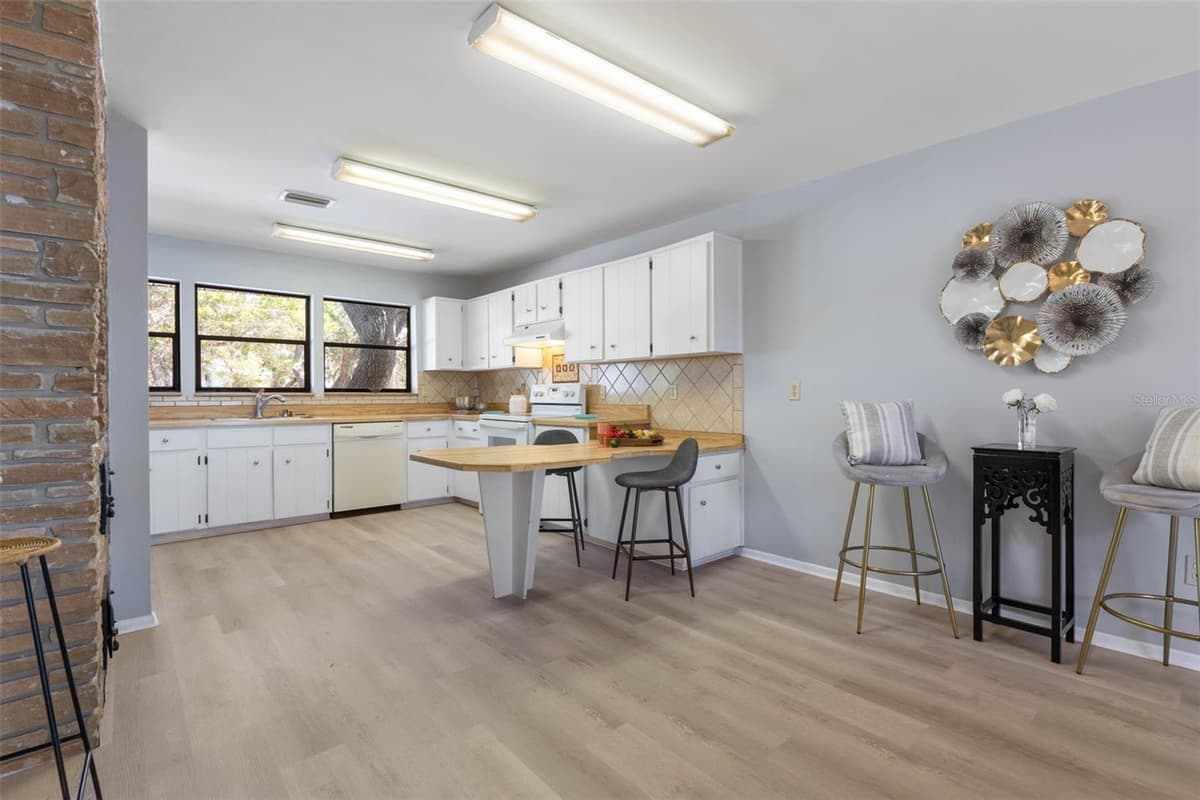 2260 JOHN ANDERSON DRIVE — photo 27 of 84