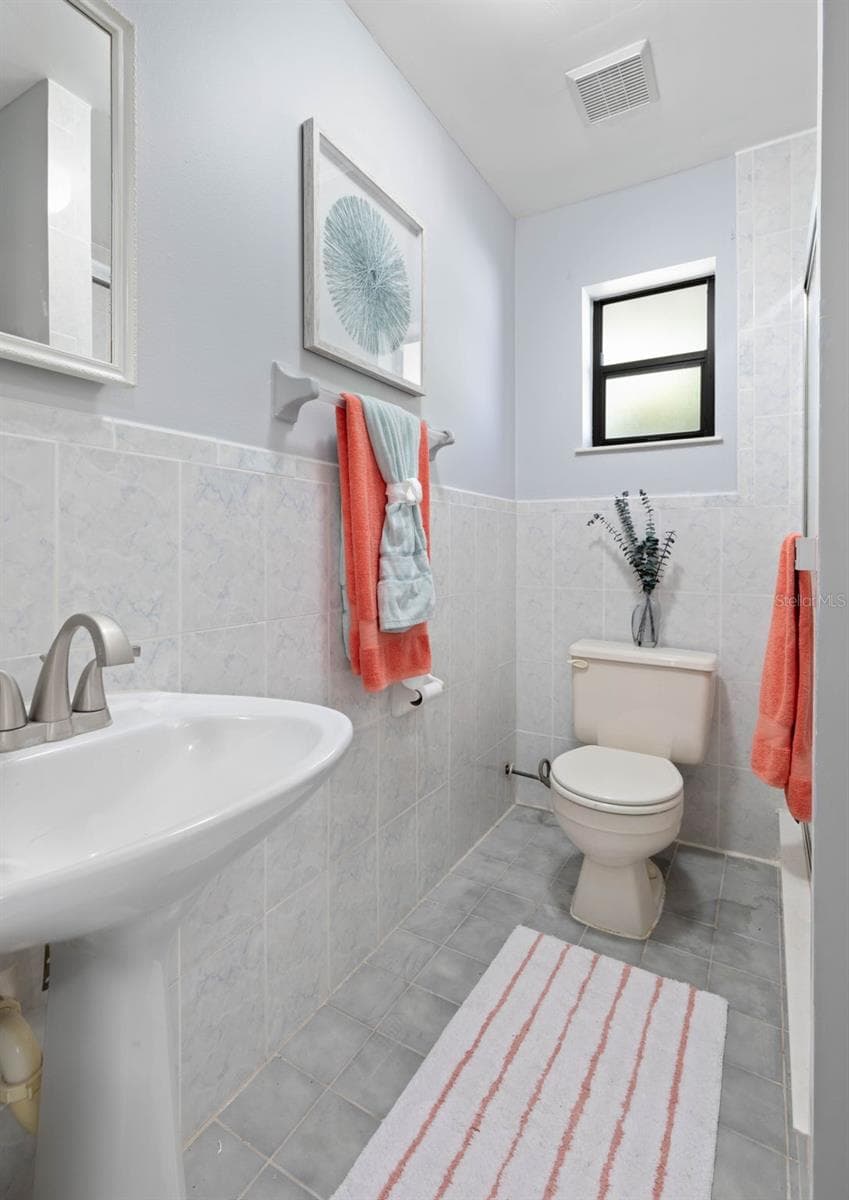 2260 JOHN ANDERSON DRIVE — photo 44 of 84