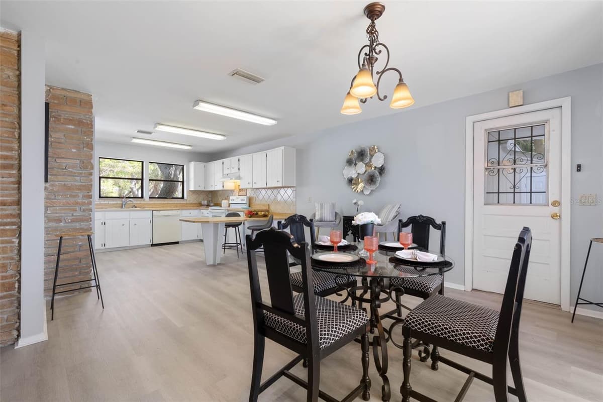 2260 JOHN ANDERSON DRIVE — photo 26 of 84