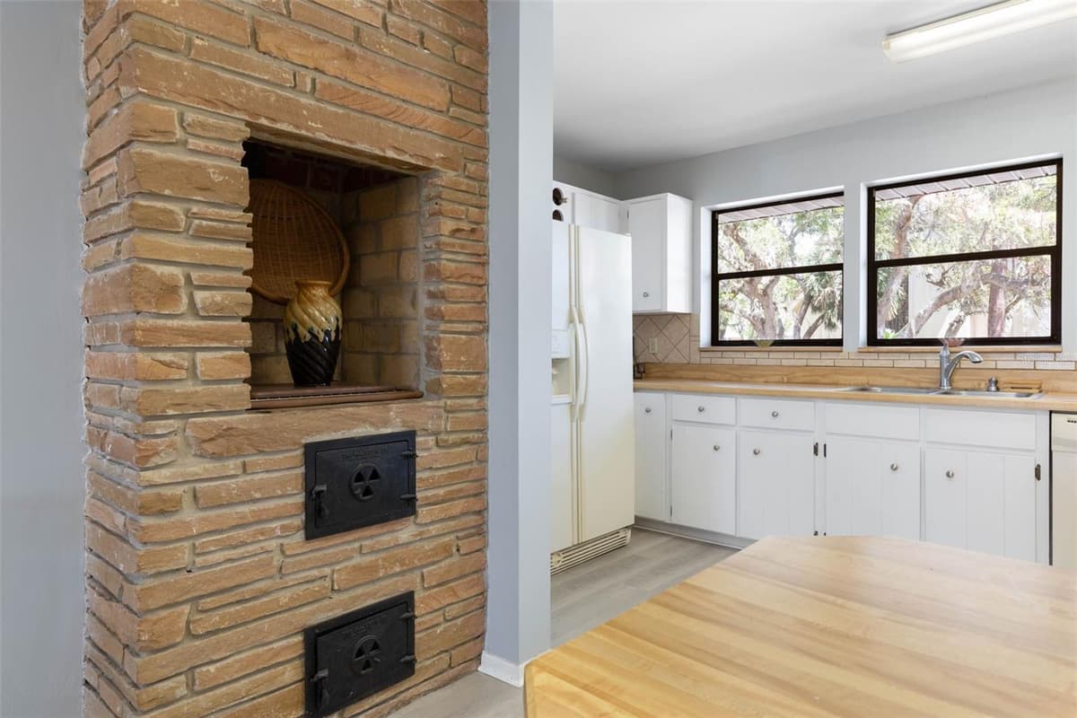2260 JOHN ANDERSON DRIVE — photo 29 of 84