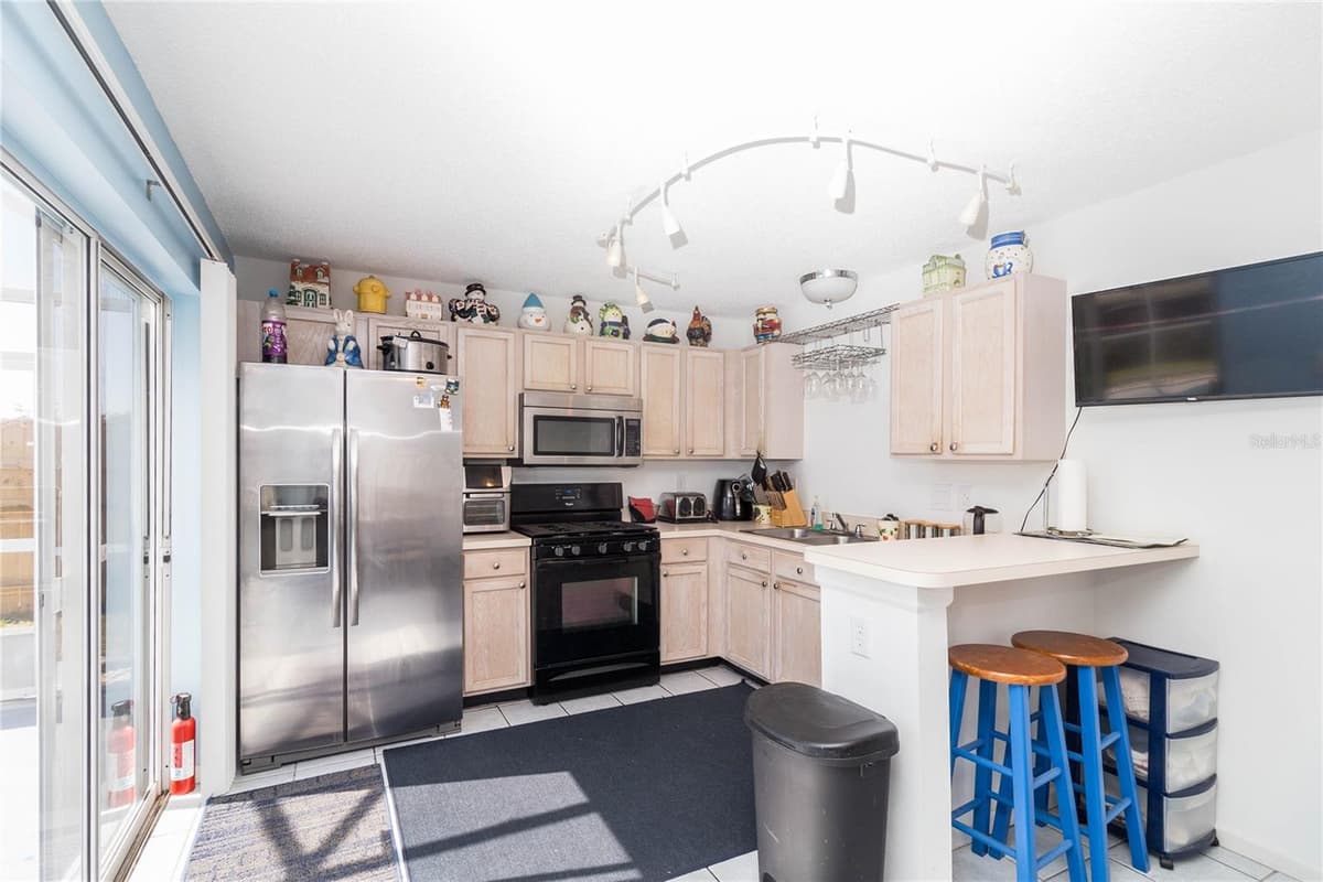 720 BELVOIR DRIVE — photo 10 of 38