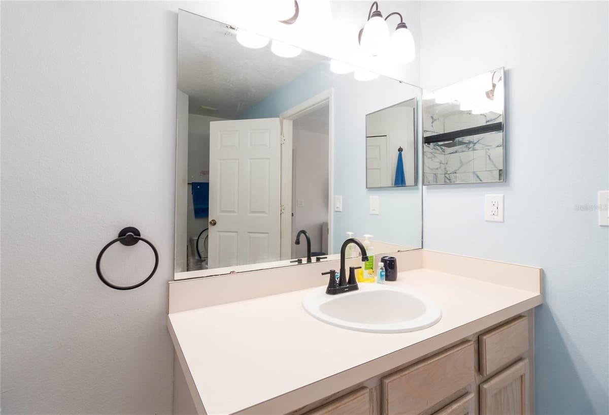 720 BELVOIR DRIVE — photo 17 of 38