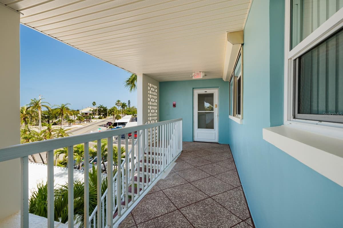 6161 GULF WINDS DRIVE — photo 4 of 39