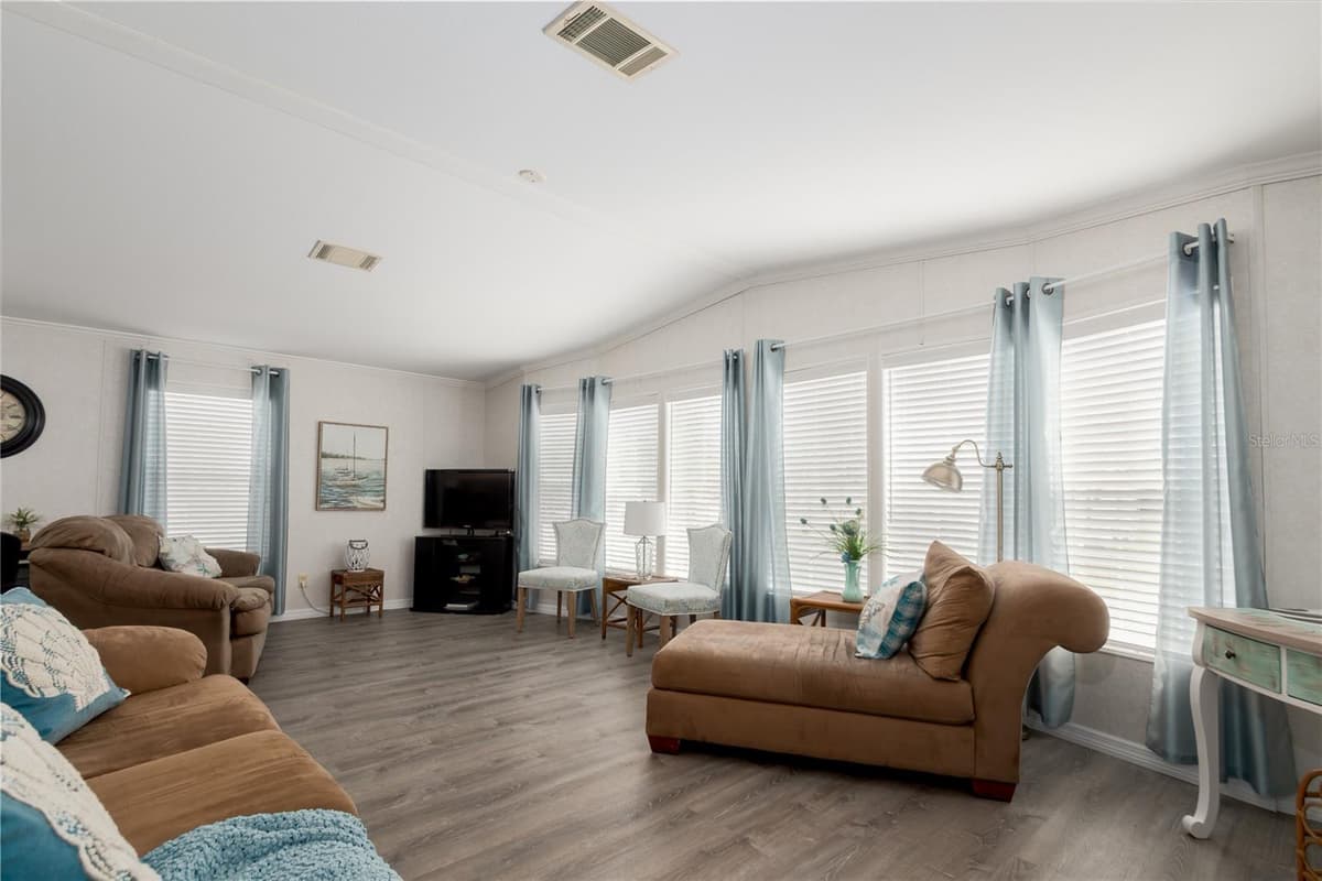 3309 BERNADETTE DRIVE — photo 6 of 18