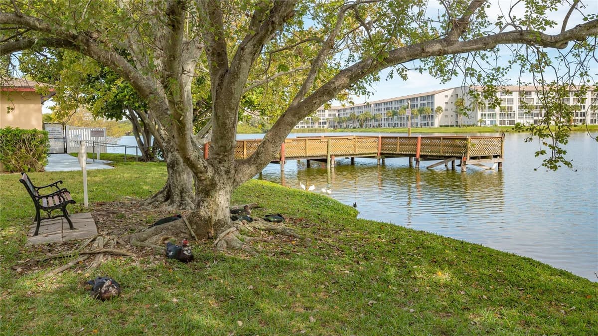 3845 LAKE BAYSHORE DRIVE — photo 2 of 37