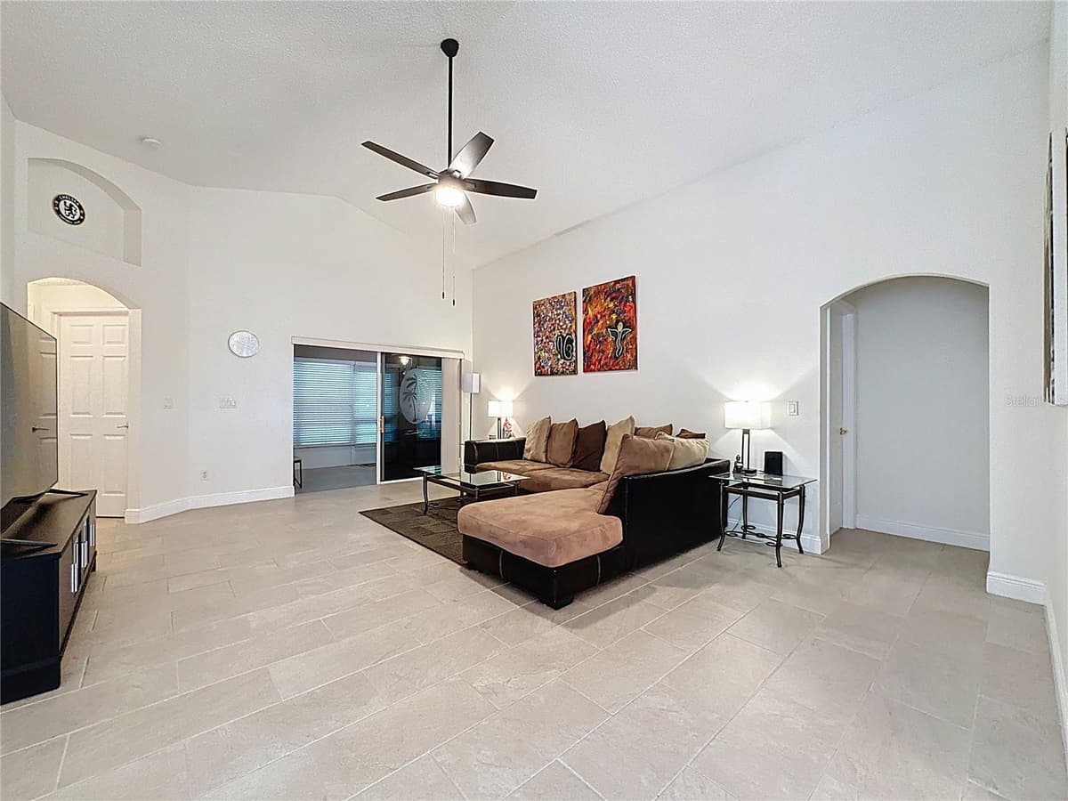 3684 EVERSHOLT STREET — photo 17 of 65