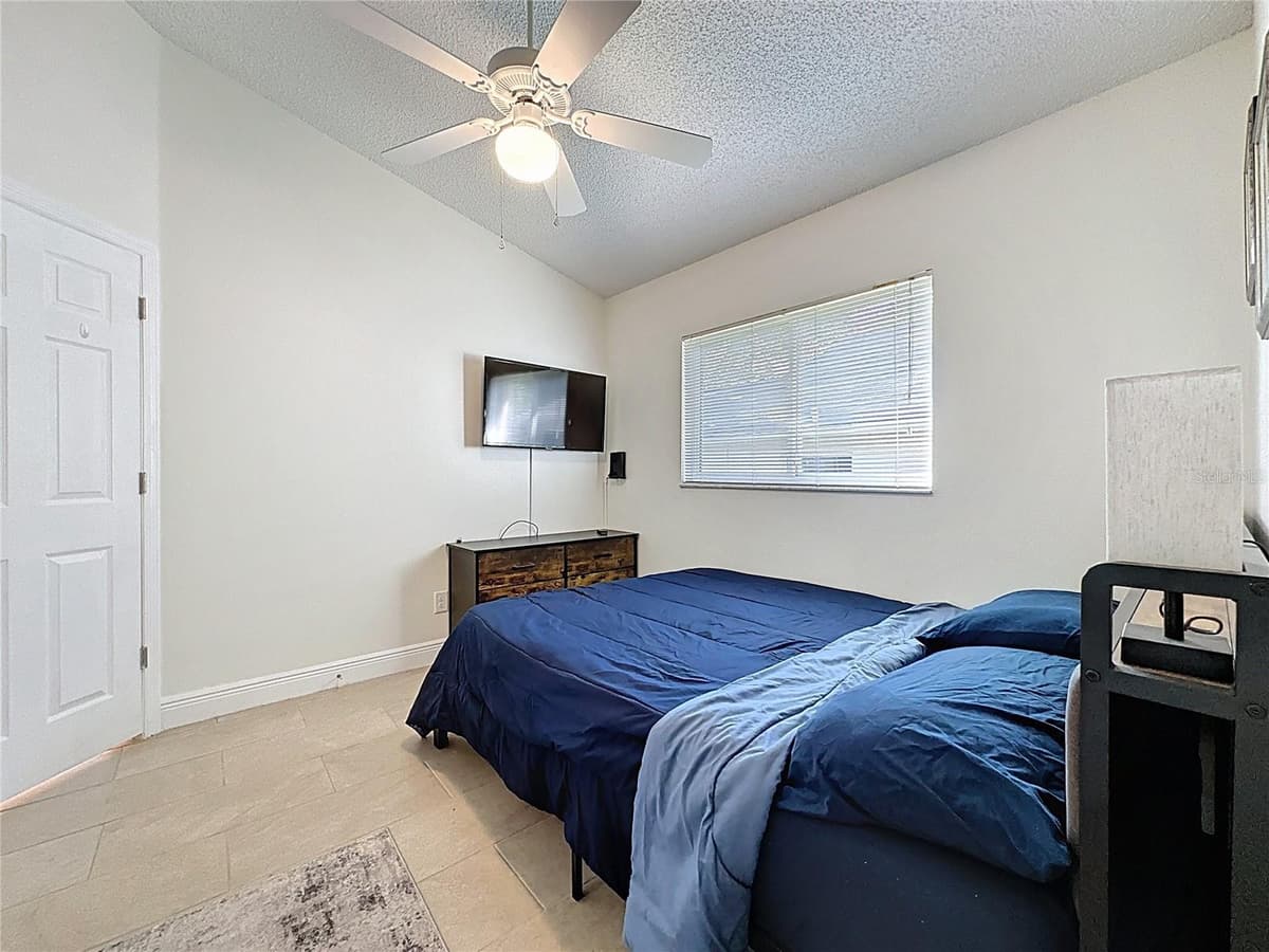 3684 EVERSHOLT STREET — photo 12 of 65