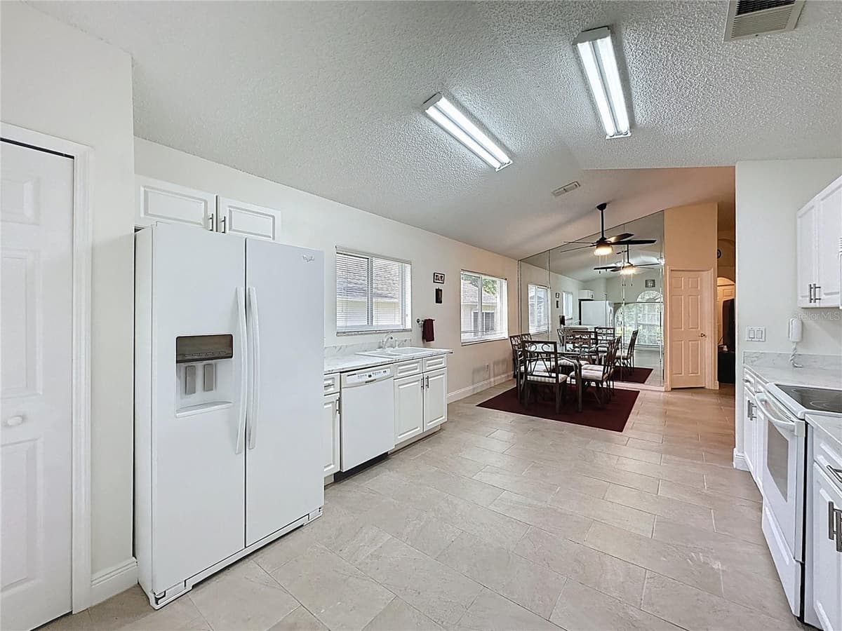 3684 EVERSHOLT STREET — photo 5 of 65