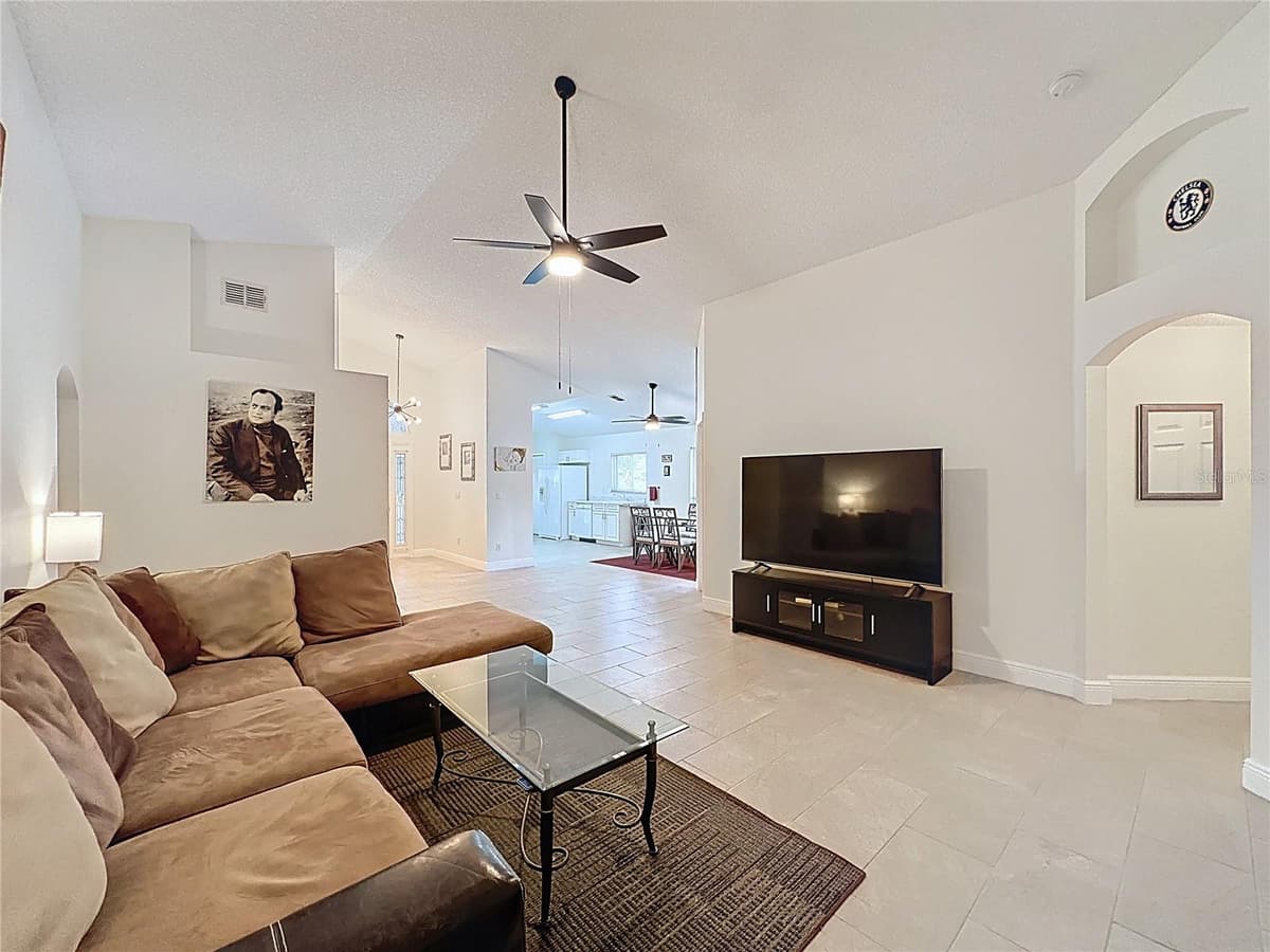 3684 EVERSHOLT STREET — photo 15 of 65
