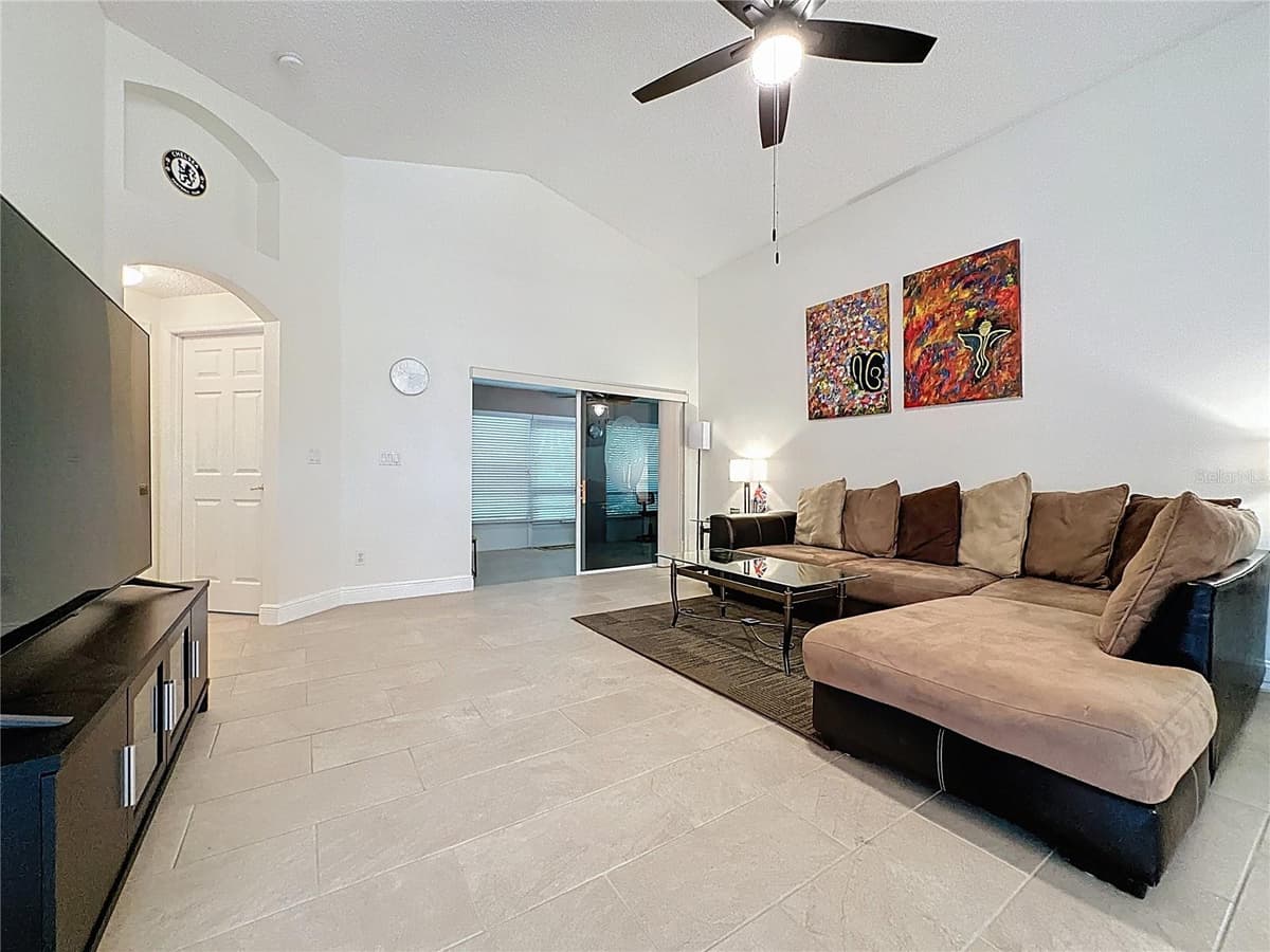 3684 EVERSHOLT STREET — photo 14 of 65