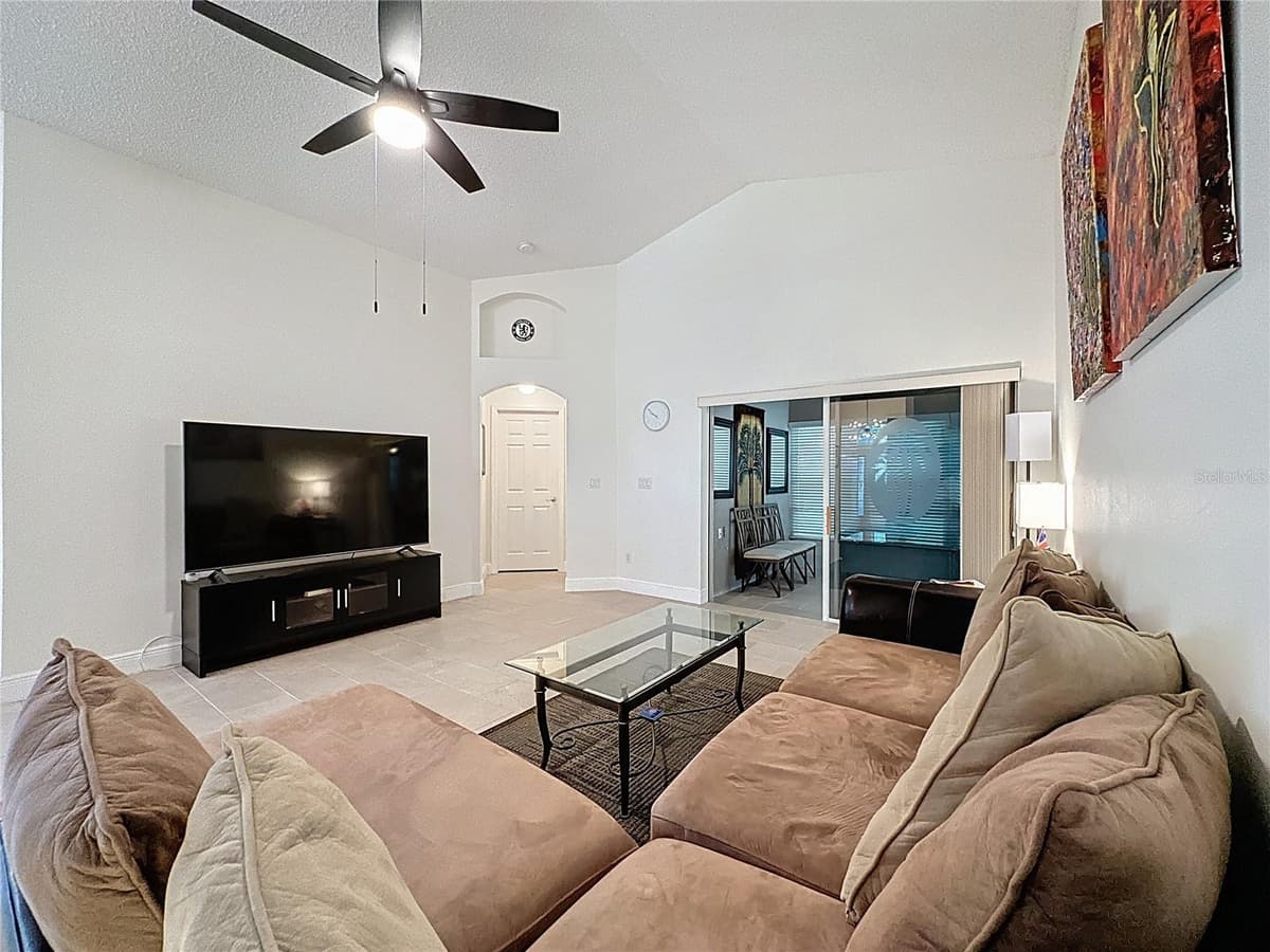 3684 EVERSHOLT STREET — photo 16 of 65