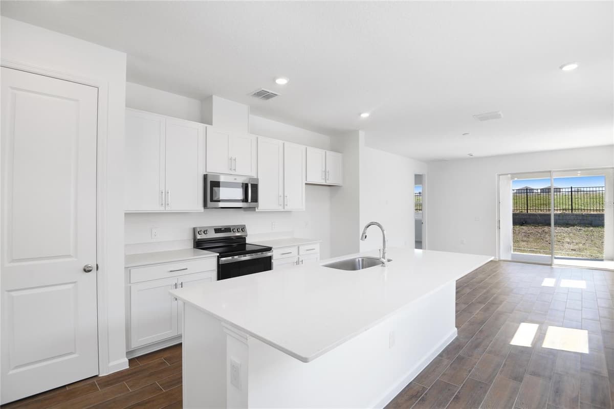 6373 CLOVER STREET — photo 5 of 19