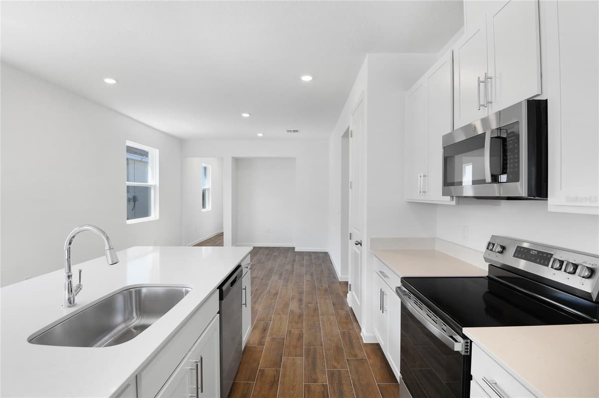 6373 CLOVER STREET — photo 3 of 19