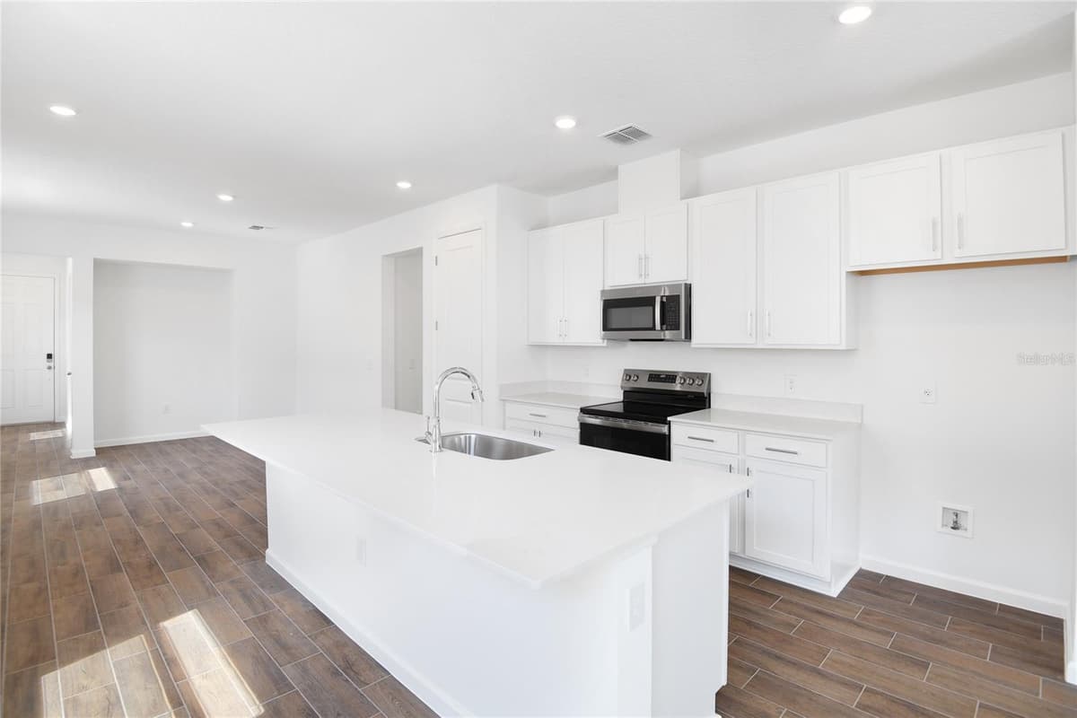 6373 CLOVER STREET — photo 4 of 19